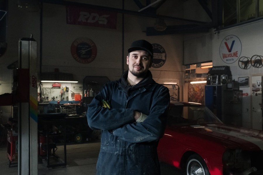 The Ultimate Guide to Building a Referral Program for Car Dealerships